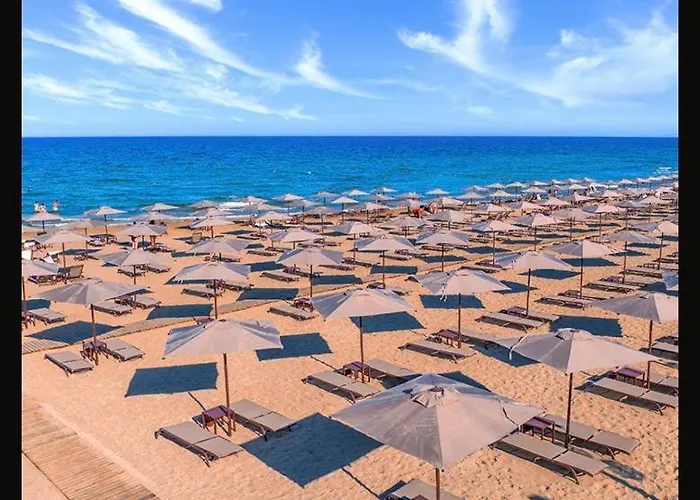 Grand Sapphire Luxury Two Bedroom * Trikomo