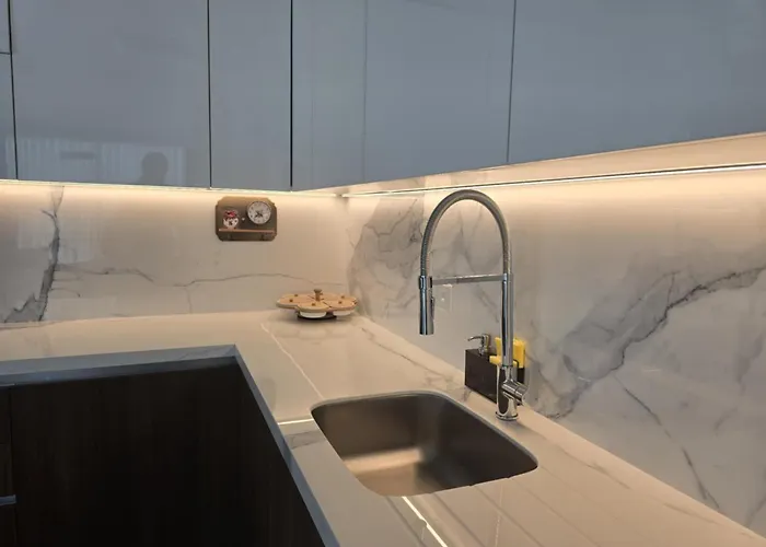 Grand Sapphire Luxury Two Bedroom Apartmán Trikomo