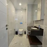 Grand Sapphire Luxury Two Bedroom Apartamento Trikomo