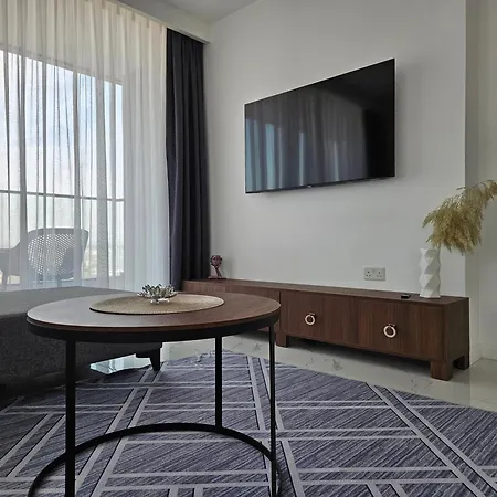 アパート Grand Sapphire Luxury Two Bedroom Trikomo