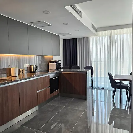 Lejlighed Grand Sapphire Luxury Two Bedroom Trikomo