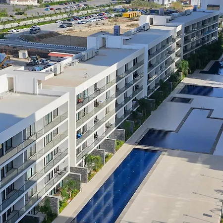 Grand Sapphire Luxury Two Bedroom * Trikomo