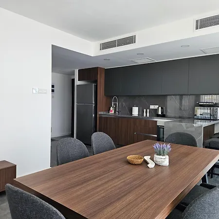 Grand Sapphire Luxury Two Bedroom * Trikomo