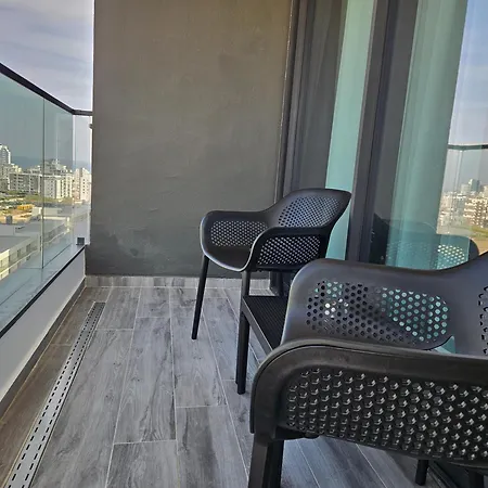 Grand Sapphire Luxury Two Bedroom * Trikomo