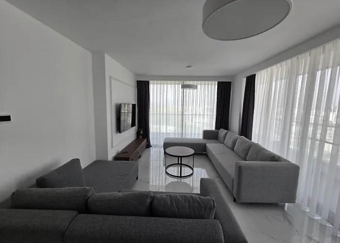 Grand Sapphire Luxury Two Bedroom דירה