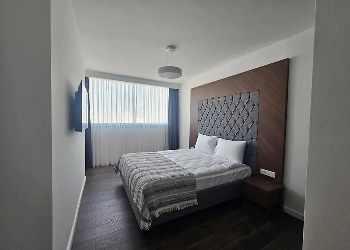 Grand Sapphire Luxury Two Bedroom דירה Trikomo