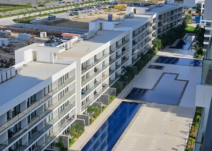 Grand Sapphire Luxury Two Bedroom * Trikomo