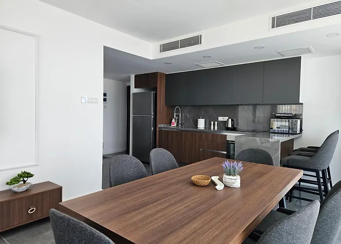 Grand Sapphire Luxury Two Bedroom * Trikomo